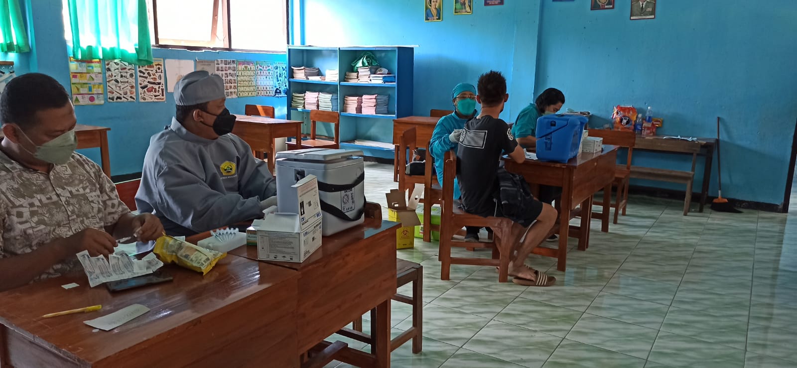 Vaksinasi di Desa Kemulan (5)